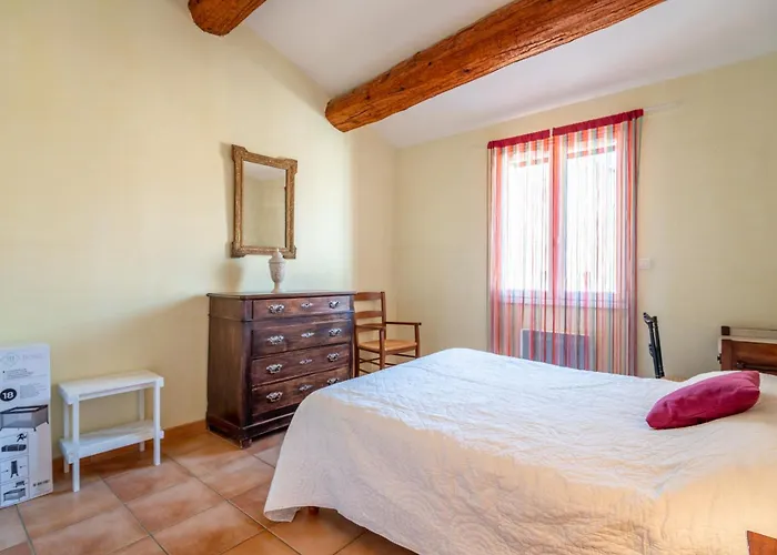 Maison De Village アパート